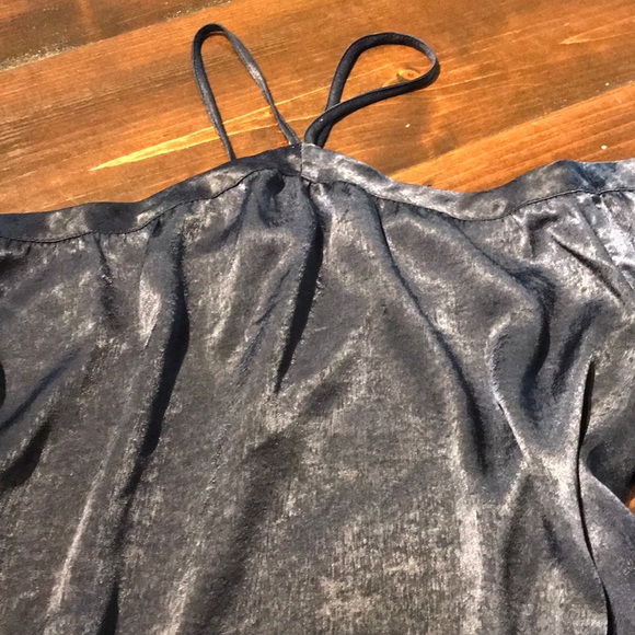 Off Shoulder Blouse - Picture 2 of 4